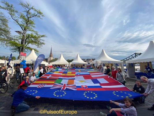 Europafest Paulskirche Flaggenaktion