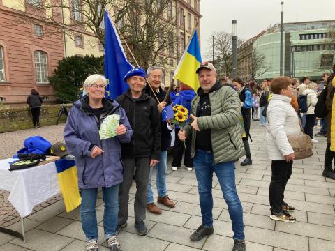 Spende der Days bei Ukrainekundgebung