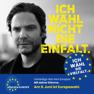Foto von Daniel Brühl mit PoE Slogan